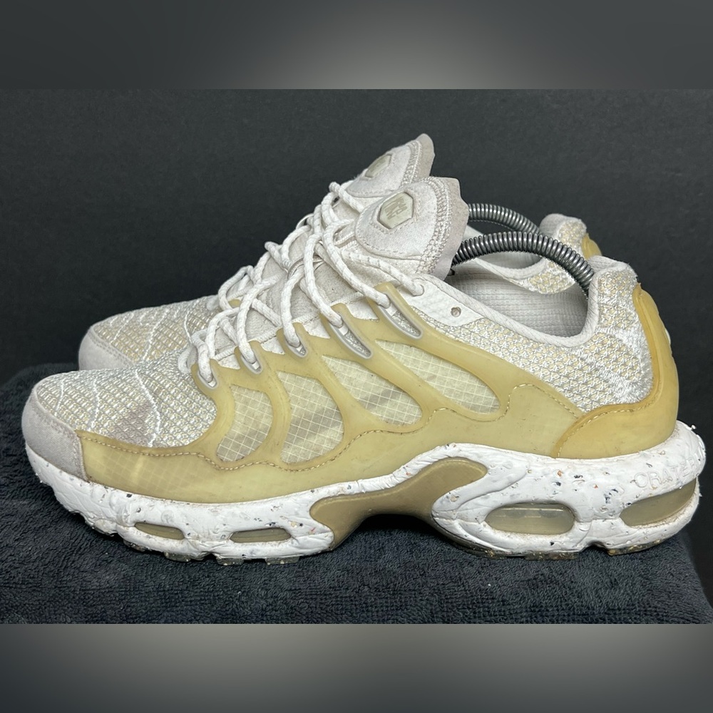 Nike Men's Running Shoes in White and Tan